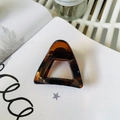 Hollow triangle hair claw clip in amber tortoise shell pattern for high ponytail - Approx 6cm / Glossy Red Brown