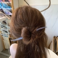 Pic à cheveux minimaliste bleu glacé translucide pour chignons élégants et coiffures - Violet Bleu Coloré