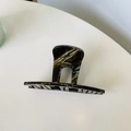 Handgefertigte Haarklammer aus Acetat mit edlem Schildpattmuster in Schwarz und Braun - Zebraprint