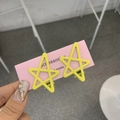 Par de pinzas para el cabello con forma de estrella amarilla en tarjeta de exhibición - Estrella Hueca / Amarillo