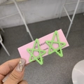 Detalle de pinzas para el cabello estrella verde claro en una tarjeta rosa con diseño hecho a mano - Estrella Hueca / verde claro