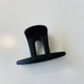 Pince à cheveux noir mat classique avec un design en T minimaliste pour la coiffure - Boucle Papillon Chapeau Pince Moyenne (env. 8cm) / Noir mat
