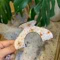 Molla per capelli stile francese con fiori arancioni e blu su acetato bianco lucido - Pinza Floreale Francese a 8 Circolare