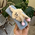 Funda de felpa azul claro para móvil con muñeco de cachorro hecho a mano y bufanda punto - Pinza Azul Perro con Bufanda