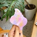 Pinza para el pelo de acrílico con forma de concha y patrón de mármol nacarado - Caracola / Caracola Rosa Púrpura