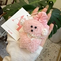 Detailopname van roze pluche haarwokkels met beertje, witte strik en hartvormige knoop - Roze met Witte Strik Puppy Haarelastiek