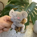 Niedliche Koala-Haarklammer aus Acetat mit grauer Marmorierung und Bambus-Detail für Damen - Koala