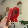 Détail de la pince à cheveux chien en acétate rouge avec finition brillante chic - Chow-Chow Rouge