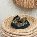 Florales Haargummi mit blau-gelben Mustern auf Webmatte, böhmischer Stil für Damenhaare - Grünes Blumenmuster