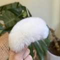 Elegante pinza de pelo de piel de conejo sintética blanca para coleta alta de invierno - Blanco