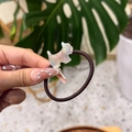 Elastico per capelli marrone con ciondolo a forma di cane in acrilico perlato e strass - Sirena Bianca