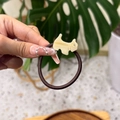 Elastico per capelli con cane in acetato crema e dettaglio in strass luccicante - Bianco Sporco