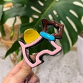 Süße Haarklammer aus Acetat in Hundeform mit buntem, ausgespartem Emaille-Design - Rosa Hund