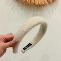 Cerchietto spesso in finta pelliccia crema con consistenza soffice per acconciatura invernale - Bianco