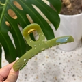 Detail of large glossy green hair claw clip with strong golden metal spring mechanism - O-Type Straight Claw Clip (13.5cm) / Seedling Green