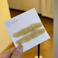 Primer plano de pinzas para el pelo onduladas en acetato amarillo crema con mármol - Blanco Roto