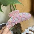 Dettaglio della pinza per capelli in acrilico rosa laser con gatti e ciliegie carini - Rosa Iridescente Gatto Pois