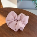 Coletero a cuadros rosa con patrón de cuadros sobre una mesa de madera vintage - Rosa