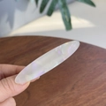 Eleganter ovaler Acetat-Haarclip mit schillernder Perlmutt-Textur in süßen Bonbonfarben - Entenschnabel-Haarclips / Weißes Perlmutt