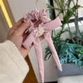 Rosa kariertes Haargummi mit langer Schleife, Spitze und Knopf für Damen-Frisuren - Rosa Einfarbig Schleife Haarseil