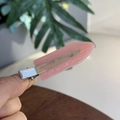 Pale pink leaf-shaped acetate hair clip with cloud texture and silver metal base - Pink