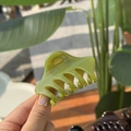 Elegante pinza de pelo verde lima de 6cm con hebilla de mariposa y fondo natural exterior - Verde Plántula