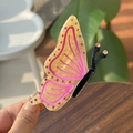 Pinza para el pelo de mariposa en acetato con diamantes rosas y acabado amarillo ámbar - Pinza Mariposa Patrón Amarillo Rosa Media Strass