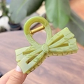 Pince à cheveux papillon en résine vert herbe avec design double couche brillant - Pince à Nœud Double Couche / 8cm / Vert Semis