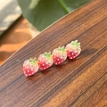 Süße Erdbeer-Haarklammer aus Harz mit vier roten Erdbeeren auf einer Metall-Entenschnabelklemme - 4 Erdbeeren mit rosa Stiel Entenschnabelklemme