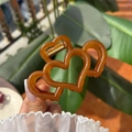 Pinza para el pelo ámbar translúcida con diseño de tres corazones calados - Amarillo Hoja de Otoño Gelatina
