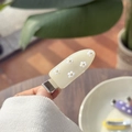 Fermaglio per capelli bianco crema opaco con margherite 3D e dettagli dorati - Bianco Chiaro di Luna