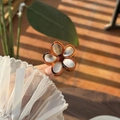 Detailed macro view of a 5-petal flower hair claw with amber edges and pearl texture - Gold Glitter Petal Tortoiseshell Edge Flower Claw (Small)