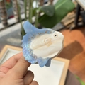 Blue ocean-inspired gradient sunfish claw clip made of pearlescent acetate material - Blue White Pufferfish
