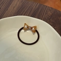 Elegant bow hair tie with tortoise resin pattern, imitation pearls and sparkling rhinestone - Brown
