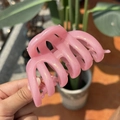 Pinza per capelli rosa glitterata in resina con riflessi dorati alla luce - Clip Zucca Rosa Forte Scintillante