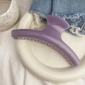 Pince à cheveux mate violette style français pour cheveux épais sur plateau déco - Pince Française - Très Grande