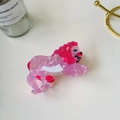 Haarklem in de vorm van een roze leeuw van acetaat met marmertextuur voor dameskapsels - Leeuw Stijl / Roze