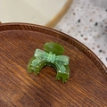 Detail of a dark green acetic hair claw with a light green translucent bow decoration - Small / Transparent Green Bowknot Style