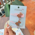 Dettaglio di fermagli per capelli in acrilico glitterato con ciondoli a orsetto - Rosa Blu Torta Ciondolo Orso Fermagli