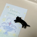 Détail d'une pince à cheveux chat noir avec détails dorés et marquage France Handmade - Noir