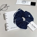 Klassisches marineblaues Haargummi mit weißer Paspelierung für den britischen College-Stil - Dunkelblau Denim-Look mit Weißem Rand