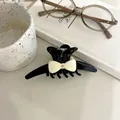Elegante pinza per capelli con fiocco nero e crema e dettaglio con piccolo diamante - Fiocco Bianco Pinza Orecchia Coniglio Nero