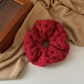 Coletero de punto rojo con diseño de ganchillo para peinados de otoño e invierno - Rojo (Flor Hueca Lana)