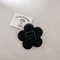 Molletta per capelli a fiore nero lucido con lettere wer ed etichetta artigianale - Rosa Nera Grande