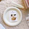 Dettaglio di fermagli per capelli a forma di gatto e cane su cartoncino decorativo - Clip Laterale Gatto Arancione e Gatto Tuxedo