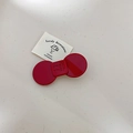 Pince à cheveux fleur rouge avec lettres wer et finition brillante sur fond décoratif - Nœud Rouge - Moyen