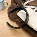 Detail of black quilted leather headband with elegant diamond pattern for a vintage French style - Plaid Rhombus Style / Black