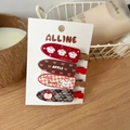 Juego de cuatro clips para el pelo de perrito y manzana en tarjeta blanca - Set 4 Clips Cuadros Manzana Tres Perros