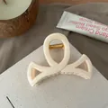 Détail du clip à cheveux nœud évidé blanc crème avec ressort en métal doré robuste - 8.5cm / Blanc Brillant