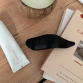 Dettaglio di una molletta per capelli nera opaca da 11,5 cm a forma di onda su legno - 11.5CM / Nero Opaco